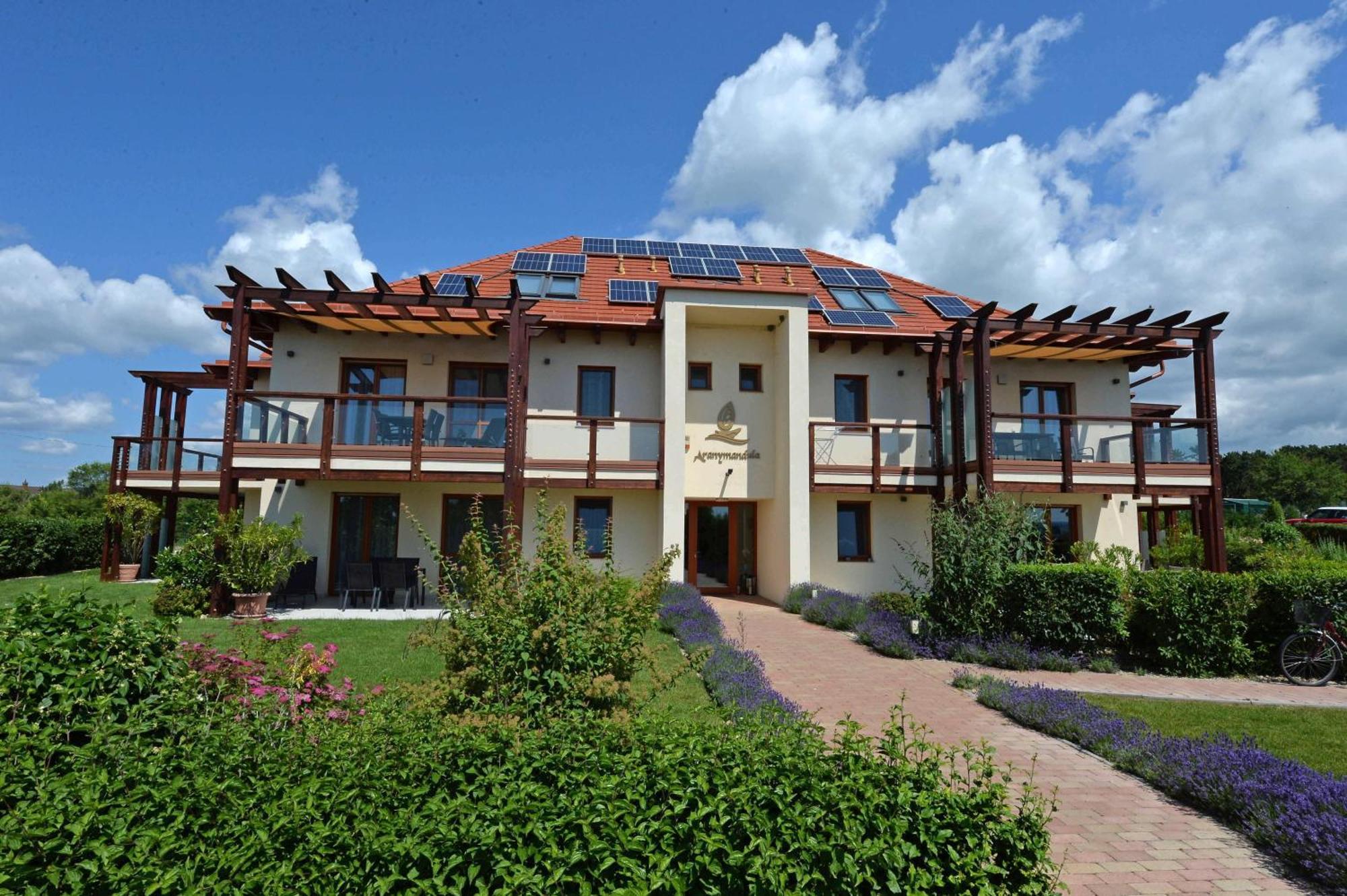 Aranymandula Apartmanok Balatonakali Exterior foto