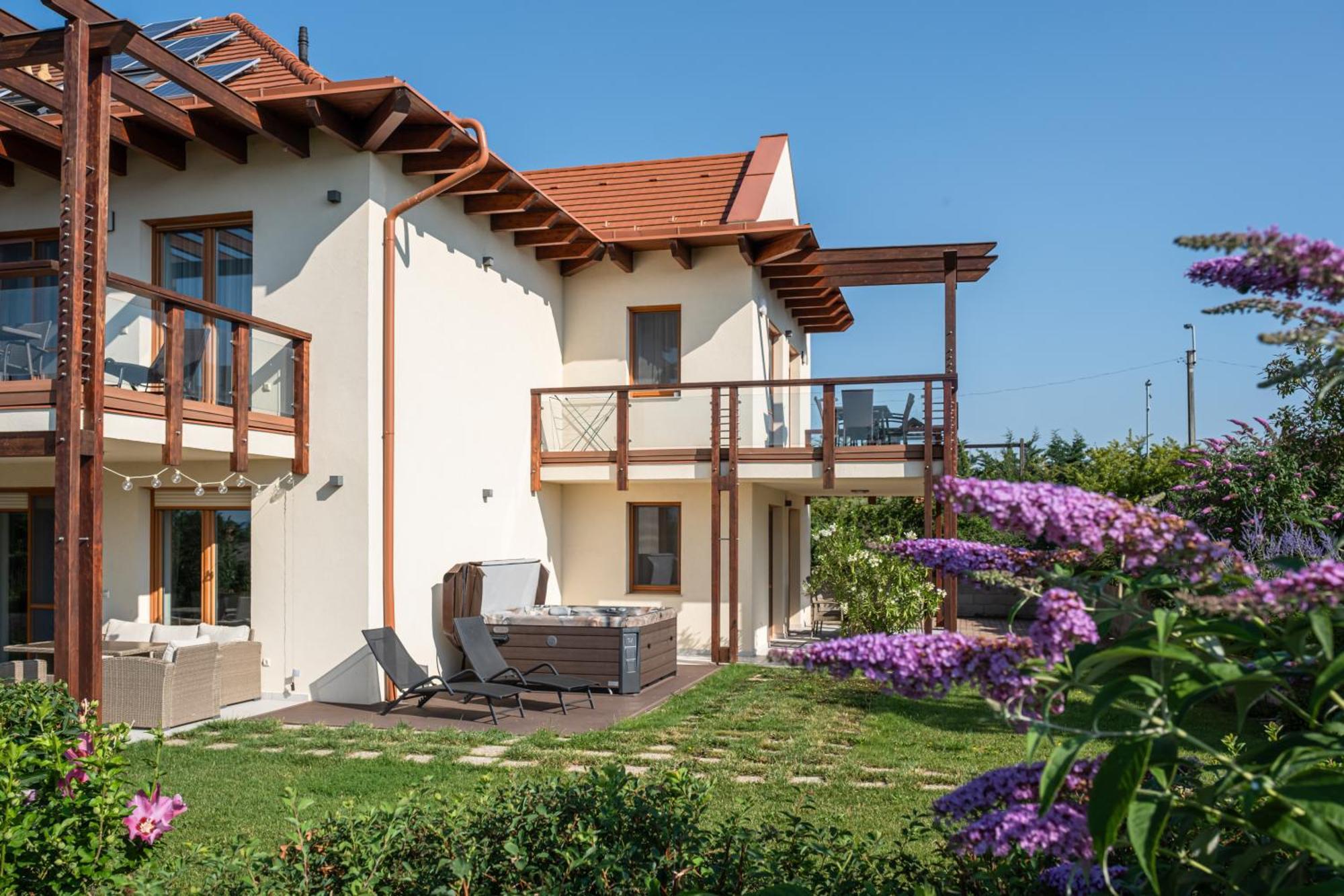 Aranymandula Apartmanok Balatonakali Exterior foto