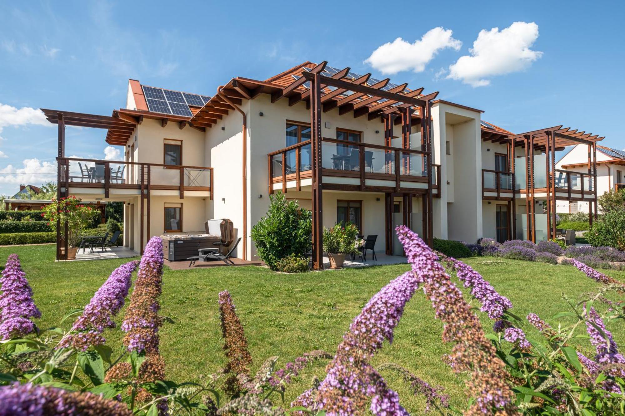Aranymandula Apartmanok Balatonakali Exterior foto
