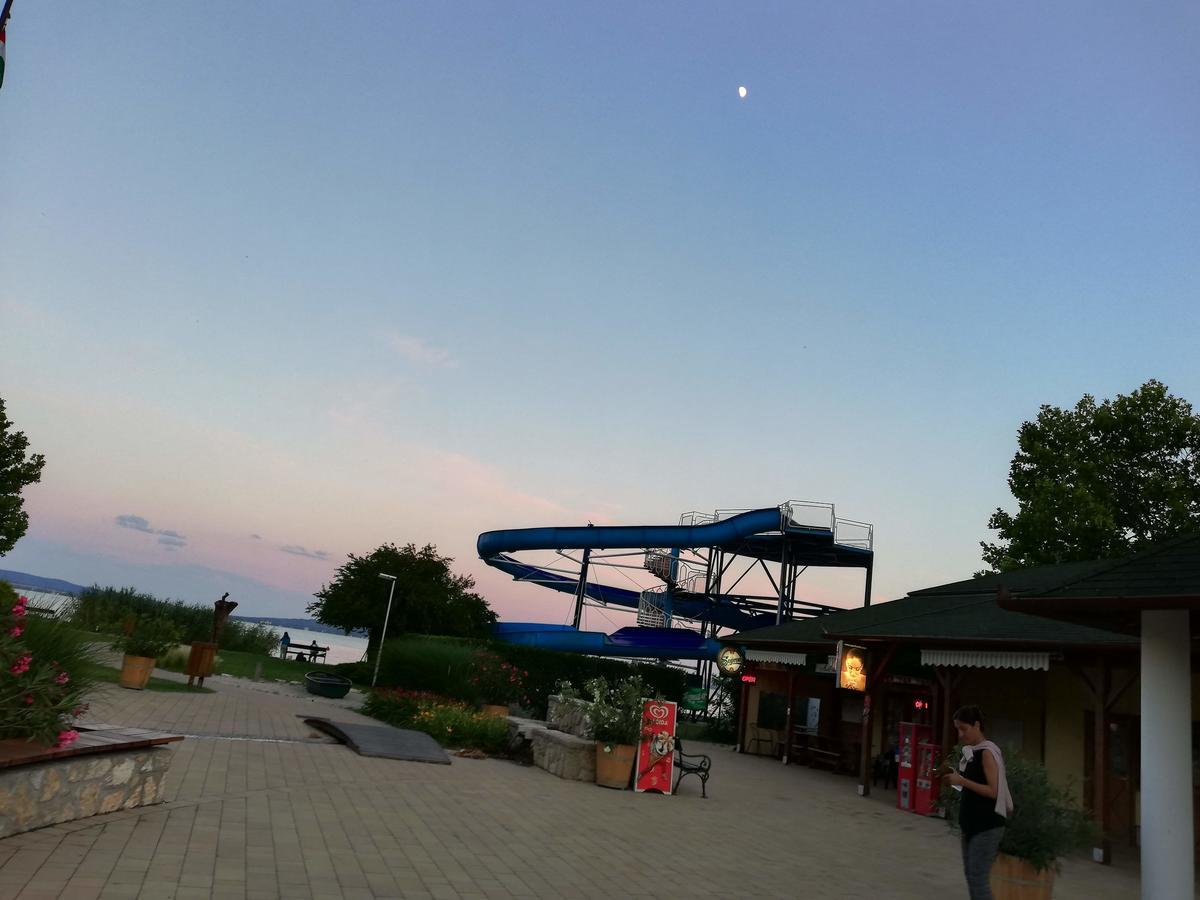 Aranymandula Apartmanok Balatonakali Exterior foto