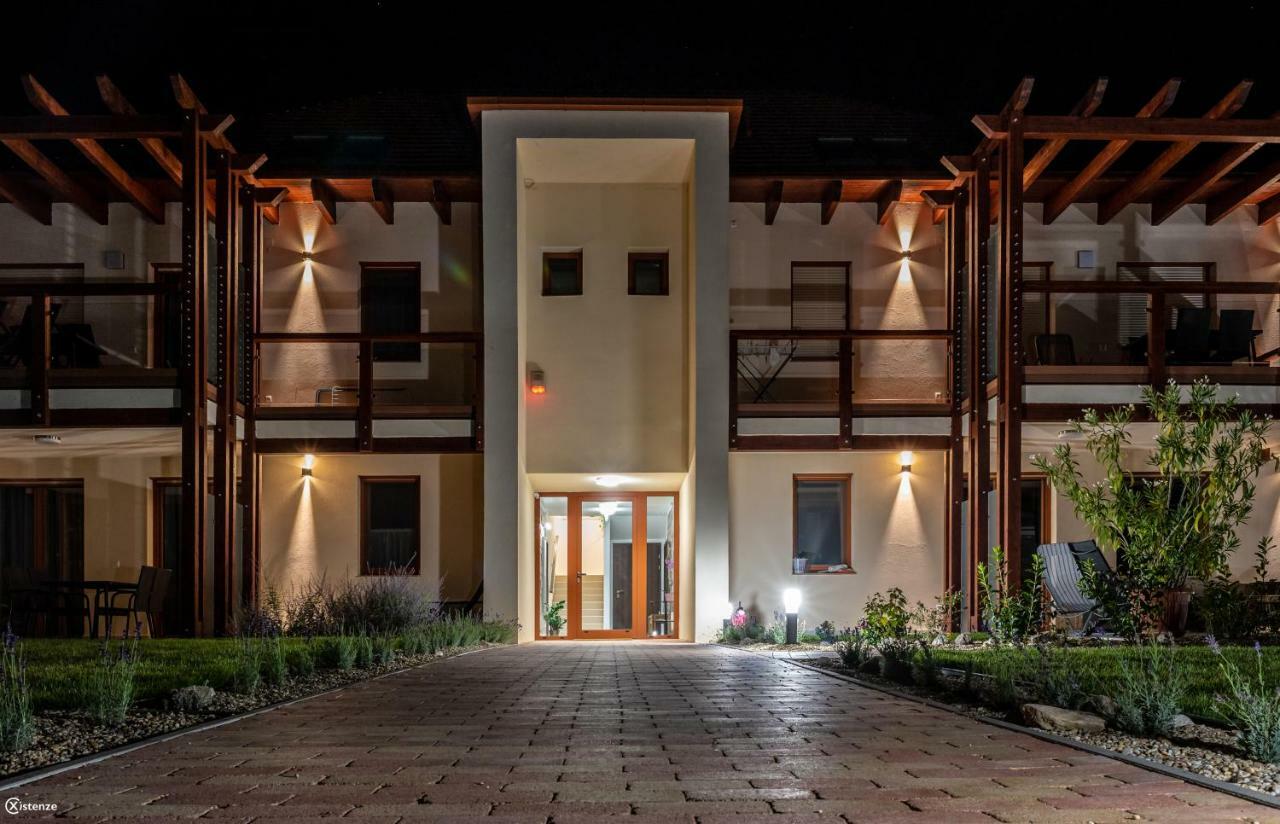 Aranymandula Apartmanok Balatonakali Exterior foto